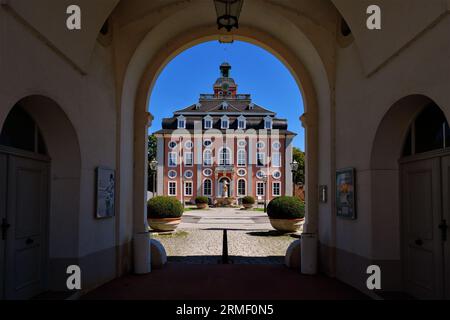 Bruchsal, Germania - agosto 2023: Edificio di corte storico in stile barocco Foto Stock