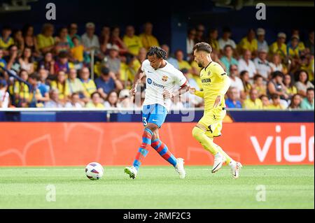 Villareal, Spagna. 27 agosto 2023. Jules Kounde del Barcellona CF in azione durante la Liga EA Sport Regular Season Round 3 tra il Villareal CF e il FC Barcelona allo Stadio ceramica. Villareal CF 3 : 4 FC Barcelona. Credito: SOPA Images Limited/Alamy Live News Foto Stock