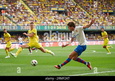 Villareal, Spagna. 27 agosto 2023. Marcos Alonso del Barcellona CF in azione durante la Liga EA Sport Regular Season Round 3 tra il Villareal CF e il FC Barcelona allo Stadio ceramica. Villareal CF 3 : 4 FC Barcelona. (Foto di Germán Vidal/SOPA Images/Sipa USA) credito: SIPA USA/Alamy Live News Foto Stock
