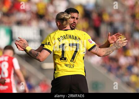 Erfurt, Deutschland. 22 luglio 2023. Firo : 07/22/2023, calcio, 1° campionato, 1° Bundesliga, stagione 2023/2024, test match, Rot-Weiss Erfurt - BVB, Borussia Dortmund Marius WOLF, BVB, jubilation con Emre CAN/dpa/Alamy Live News Foto Stock