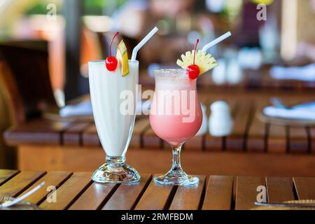 Due deliziosi frullati in un ristorante sulla spiaggia Foto Stock