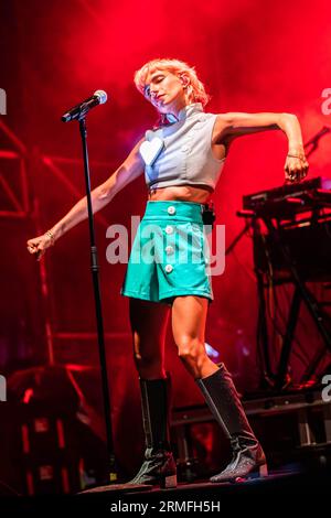 Torino, Italia. 27 agosto 2023. La band francese l'IMPÉRATRICE si esibisce dal vivo sul palco dello spazio 211 durante il 'Todays Festival 2023'. Crediti: Rodolfo Sassano/Alamy Live News Foto Stock