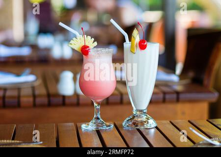 Due deliziosi frullati in un ristorante sulla spiaggia Foto Stock