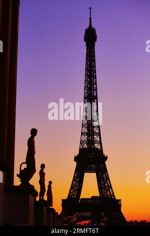 Vista panoramica della Torre Eiffel all'alba, foto scattate dal Trocadero. Concentrati sulla Torre Eiffel Foto Stock