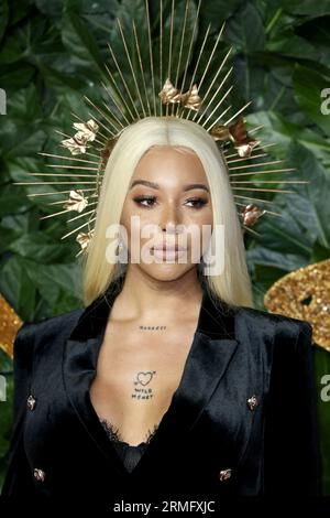 Munroe Bergdorf partecipa ai Fashion Awards alla Royal Albert Hall di Londra. Foto Stock