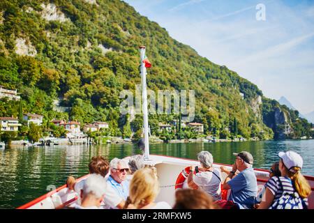 LUGANO, SVIZZERA - 22 SETTEMBRE 2018: Visita in barca al villaggio di Gandria vicino Lugano dal lago, cantone del Ticino, Svizzera Foto Stock