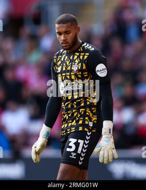 Il portiere del Southampton Gavin Bazunu durante la partita del campionato Sky Bet a St. Mary's Stadium, Southampton. Data foto: Sabato 26 agosto 2023. Foto Stock