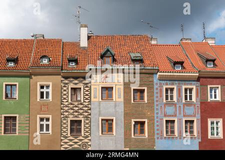 Case dei mercanti nella Old Market Square di Poznan Foto Stock