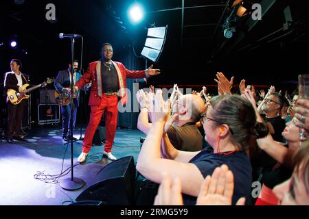 BARCELLONA - 17 agosto: I Lee Fields and the Expressions (soul band) si esibiscono sul palco di Apolo il 17 agosto 2023. Foto Stock