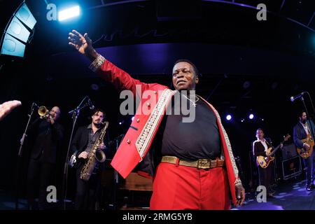 BARCELLONA - 17 agosto: I Lee Fields and the Expressions (soul band) si esibiscono sul palco di Apolo il 17 agosto 2023. Foto Stock