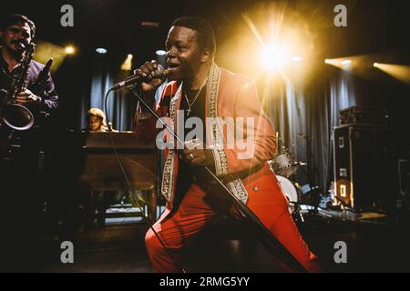 BARCELLONA - 17 agosto: I Lee Fields and the Expressions (soul band) si esibiscono sul palco di Apolo il 17 agosto 2023. Foto Stock