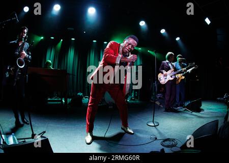 BARCELLONA - 17 agosto: I Lee Fields and the Expressions (soul band) si esibiscono sul palco di Apolo il 17 agosto 2023. Foto Stock