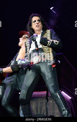 West Palm Beach, Stati Uniti. 27 agosto 2023. WEST PALM BEACH FL - agosto 27 Alice Cooper si esibisce all'iThink Financial Amphitheater di West Palm Beach, Florida il 27 agosto 2023. (Foto di Rick Munroe/Sipa USA) credito: SIPA USA/Alamy Live News Foto Stock