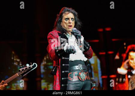 West Palm Beach, Stati Uniti. 27 agosto 2023. WEST PALM BEACH FL - agosto 27 Alice Cooper si esibisce all'iThink Financial Amphitheater di West Palm Beach, Florida il 27 agosto 2023. (Foto di Rick Munroe/Sipa USA) credito: SIPA USA/Alamy Live News Foto Stock