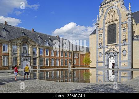 Casa dell'Abate e chiesa barocca del XVII secolo dell'Abbazia premonstratense di Averbode a Scherpenheuvel-Zichem, Brabante fiammingo, Fiandre, Belgio Foto Stock