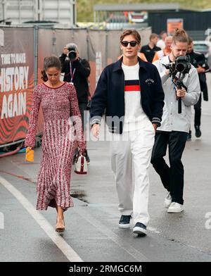 27 agosto 2023, Circuit Park Zandvoort, Zandvoort, FORMULA 1 HEINEKEN DUTCH GRAND PRIX 2023, nella foto George Russell (GBR), Mercedes-AMG Petronas Formula One Team con la fidanzata Carmen Montero Mundt. Foto Stock