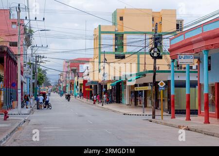 L'Avana, Cuba, 2023, scene di strada della capitale cubana Foto Stock