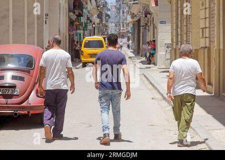 L'Avana, Cuba, 2023, scene di strada della capitale cubana Foto Stock