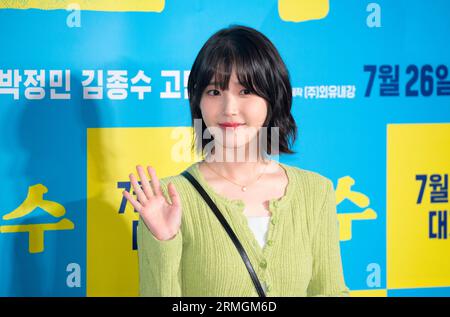 IU, 20 luglio 2023: Una cantante-cantautrice e attrice sudcoreana IU partecipa a un evento fotografico prima di un'anteprima VIP del thriller d'azione sudcoreano 'Smugglers' a Seoul, Corea del Sud. Crediti: Lee Jae-won/AFLO/Alamy Live News Foto Stock