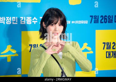 IU, 20 luglio 2023: Una cantante-cantautrice e attrice sudcoreana IU partecipa a un evento fotografico prima di un'anteprima VIP del thriller d'azione sudcoreano 'Smugglers' a Seoul, Corea del Sud. (Foto di Lee Jae-won/AFLO) (COREA DEL SUD) Foto Stock