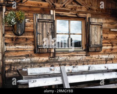 Avelengo, Italia: Tipica capanna alpina in alto Adige Foto Stock