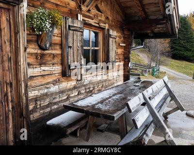 Avelengo, Italia: Tipica capanna alpina in alto Adige Foto Stock