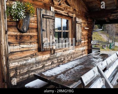 Avelengo, Italia: Tipica capanna alpina in alto Adige Foto Stock