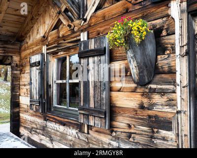 Avelengo, Italia: Tipica capanna alpina in alto Adige Foto Stock