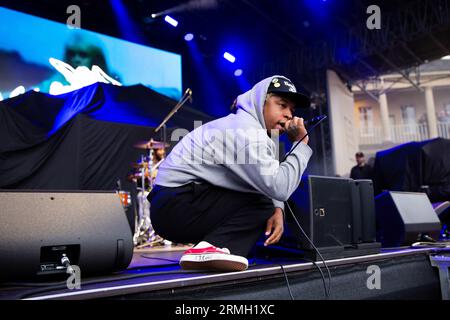 I kennyhoopla si esibiscono dal vivo all'Halifax The Piece Hall regno unito il 12 agosto 2023. Foto Stock