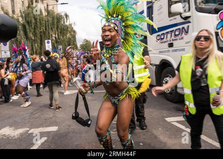 L'ultimo giorno del Carnevale di Notting Hill a Londra Inghilterra Regno Unito lunedì 28 agosto 2023, festival tradizionale annuale per le strade della zona ovest di Londra Foto Stock