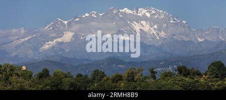 Monte Rosa dal Lago di Varese, Azzate, Lombardia, Italia Foto Stock