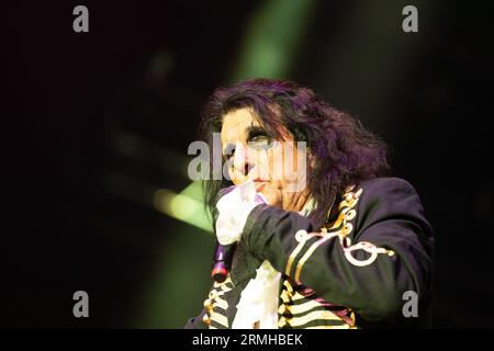 West Palm Beach, Stati Uniti. 27 agosto 2023. Alice Cooper si esibisce all'iThink Financial Amphitheater di West Palm Beach, Florida, il 27 agosto 2023. Lo spettacolo faceva parte del tour Freaks on Parade. (Foto di Geoffrey Clowes/Sipa USA) credito: SIPA USA/Alamy Live News Foto Stock