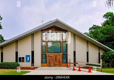 St La chiesa cattolica di Edmund By the Sea è raffigurata, il 27 agosto 2023, a Dauphin Island, Alabama. Foto Stock