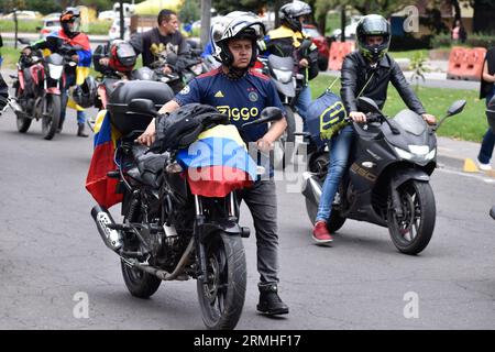 Bogotà, Colombia. 28 agosto 2023. I motociclisti prendono parte alle proteste contro l'aumento dei prezzi del carburante, a Bogotà, Colombia, il 28 agosto 2023. Foto di: Cristian Bayona/Long Visual Press Credit: Long Visual Press/Alamy Live News Foto Stock