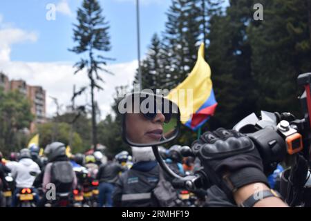 Bogotà, Colombia. 28 agosto 2023. I motociclisti prendono parte alle proteste contro l'aumento dei prezzi del carburante, a Bogotà, Colombia, il 28 agosto 2023. Foto di: Cristian Bayona/Long Visual Press Credit: Long Visual Press/Alamy Live News Foto Stock