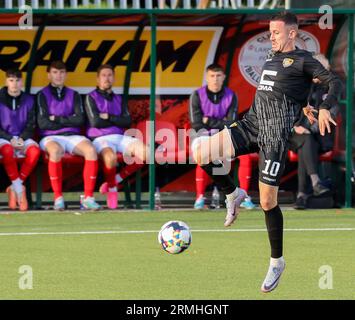 Solitude, Belfast, Irlanda del Nord, Regno Unito. 3 agosto 2023. UEFA Europa Conference League qualificazione secondo turno (andata e ritorno) – Larne contro Ballkani. FC Ballkani, calciatore Nazmi Gripshi (10). Foto Stock