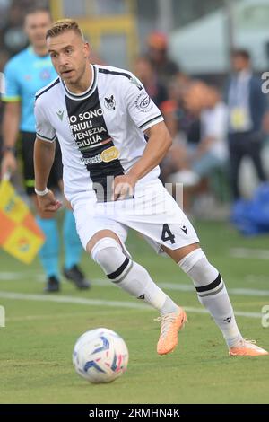 Salerno, Italia. 28 agosto 2023. Sandi Lovric del calcio udinese in azione durante la partita di serie A tra US Salernitana 1919 e Udinese calcio allo Stadio Arechi il 28 agosto 2023 a Salerno (Credit Image: © Agostino Gemito/Pacific Press via ZUMA Press Wire) SOLO USO EDITORIALE! Non per USO commerciale! Foto Stock