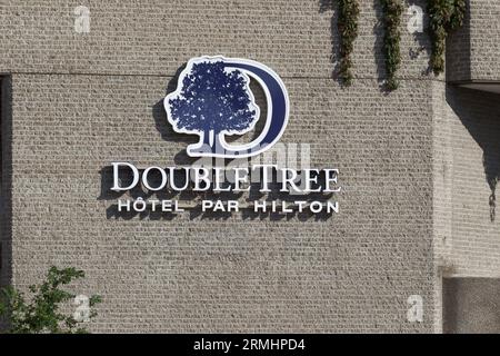 Cartello all'esterno dell'hotel Double Tree nel centro di Montreal, Quebec, Canada Foto Stock