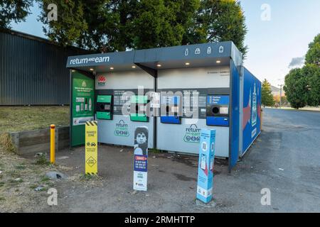 Il governo del nuovo Galles del Sud continua a implementare il suo sistema di deposito di container noto come Return and Earn, questo a Tenterfield, nel nord del nuovo galles del Sud Foto Stock