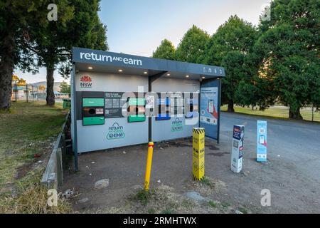 Il governo del nuovo Galles del Sud continua a implementare il suo sistema di deposito di container noto come Return and Earn, questo a Tenterfield, nel nord del nuovo galles del Sud Foto Stock