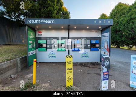 Il governo del nuovo Galles del Sud continua a implementare il suo sistema di deposito di container noto come Return and Earn, questo a Tenterfield, nel nord del nuovo galles del Sud Foto Stock