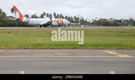 salvador, bahia, brasile - 21 agosto 2023: Boeing 737 MAX 8 aereo visto durante il decollo sulla pista dell'aeroporto di Salvador. Foto Stock