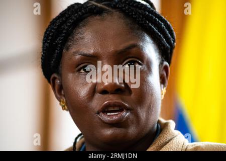 Bogotà, Colombia. 28 agosto 2023. Il vicepresidente colombiano Francia Marquez e il ministro canadese dello sviluppo internazionale (Out of Frame) durante una conferenza stampa a Bogotà, in Colombia, annunciando accordi tra i due paesi, il 28 agosto 2023. Foto di: Sebastian Barros/Long Visual Press Credit: Long Visual Press/Alamy Live News Foto Stock