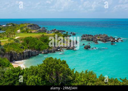 Vista aerea di Achilles Beach presso Achilles' Bay vicino a Fort St Catherine vicino a St George's Town alle Bermuda. La storica St George e le fortificazioni sono un Foto Stock