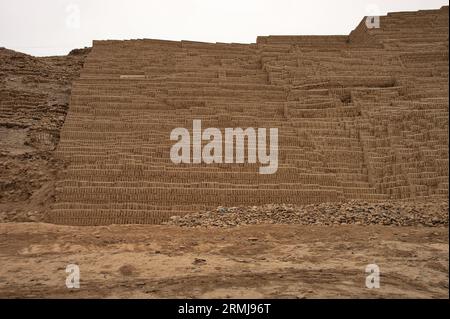 Huaca Pucllana o Huaca Juliana rovine pre-Inca a Miraflores, Lima, Perù Foto Stock