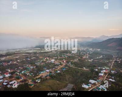 Alcune immagini paesaggistiche di attività agricole in Lam Dong Lam Dong paesaggio ha Tinh paesaggio Vietnam antichi templi in Vietnam Foto Stock