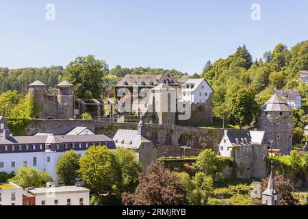 Primo piano del castello di Monschau visto dalla Cappella Rinkberg Foto Stock