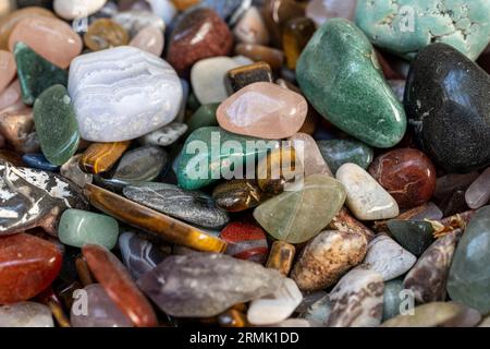 Una raccolta di diverse pietre semipreziose Foto Stock