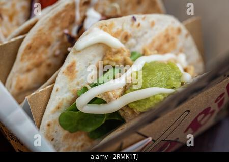 Vari Tacos in stile messicano presso Un centro commerciale a Roma, Italia Foto Stock