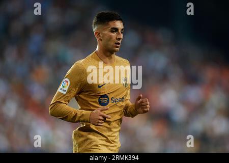 Valencia, Spagna. 30 ottobre 2022. Ferran Torres del FC Barcelona guarda in scena durante la partita di LaLiga Santander tra Valencia CF e FC Barcelona allo stadio Mestalla, 29 ottobre 2022, Valencia, Spagna. (Foto di David Aliaga/NurPhoto) credito: NurPhoto SRL/Alamy Live News Foto Stock